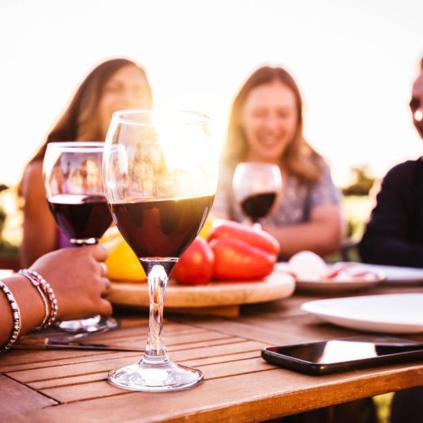 Apéros de l’été : les dangers de l’alcoolisme